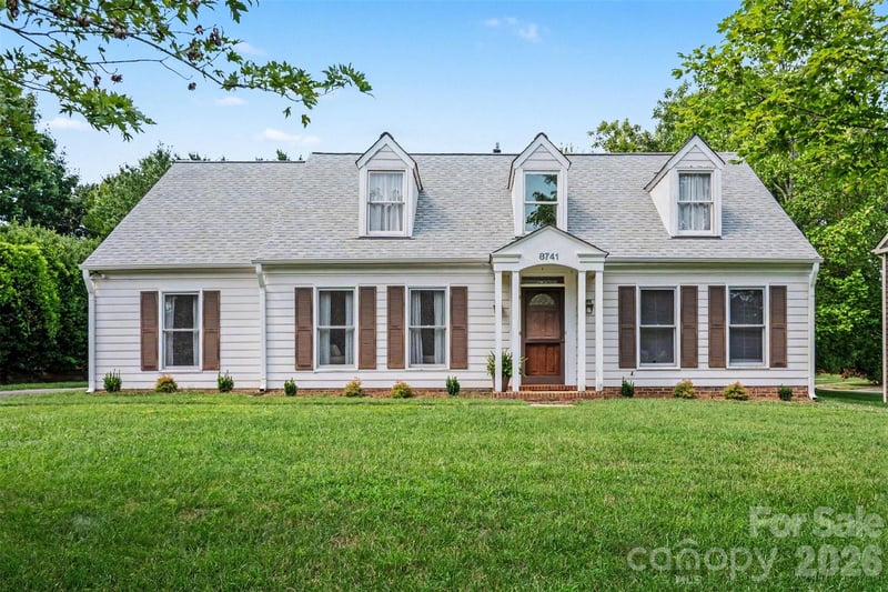 8741 Fieldgate Dr, Charlotte, NC 28277