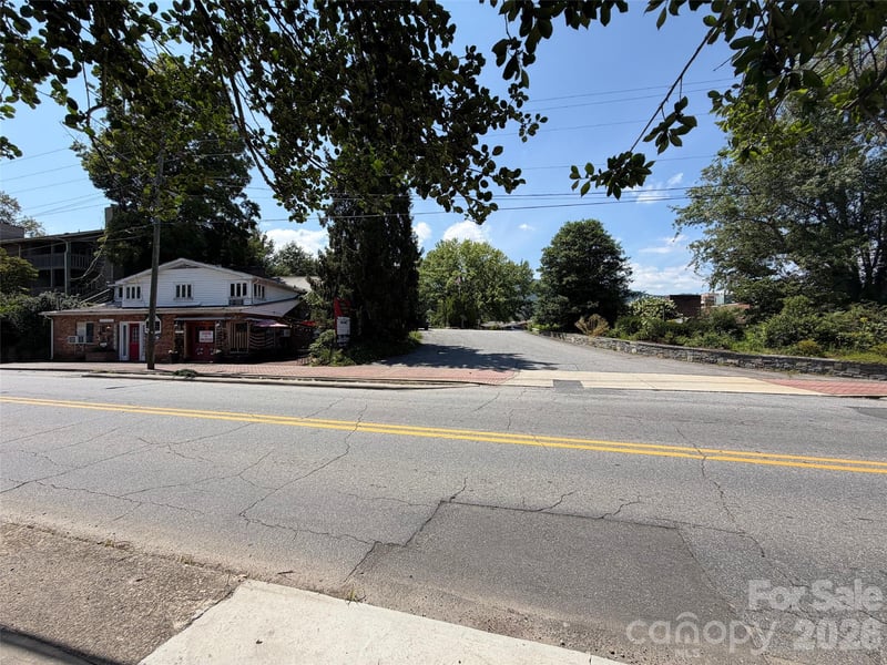 196 S Main St, Waynesville, NC 28786