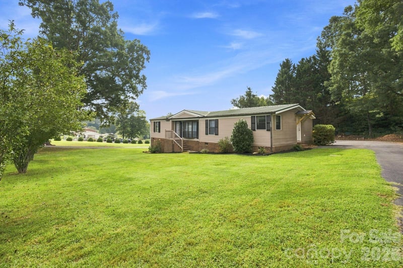 8099 River Bend Dr, Claremont, NC 28610