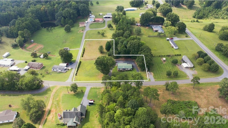 8099 River Bend Dr, Claremont, NC 28610
