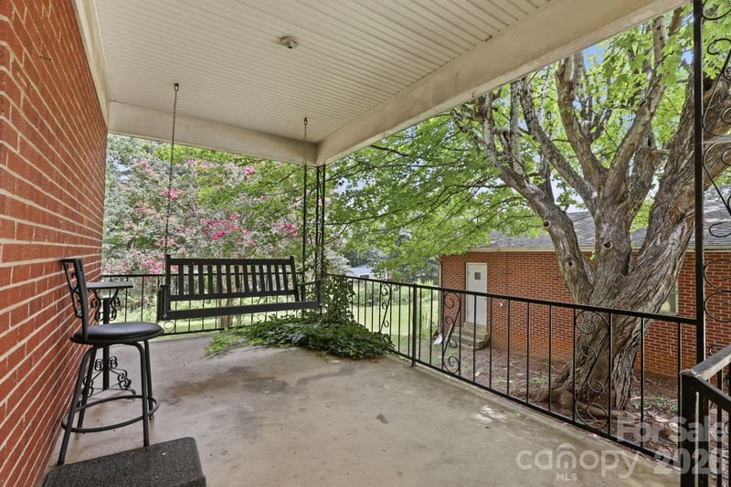2613 26th Ave NE, Hickory, NC 28601