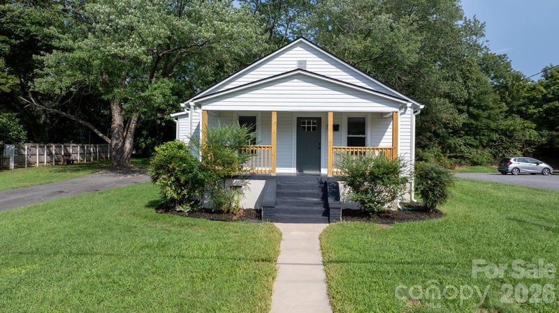 1320 14th Street Dr NE, Hickory, NC 28601