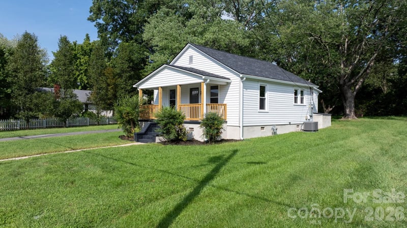 1320 14th Street Dr NE, Hickory, NC 28601