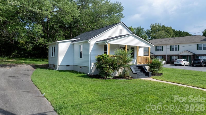 1320 14th Street Dr NE, Hickory, NC 28601