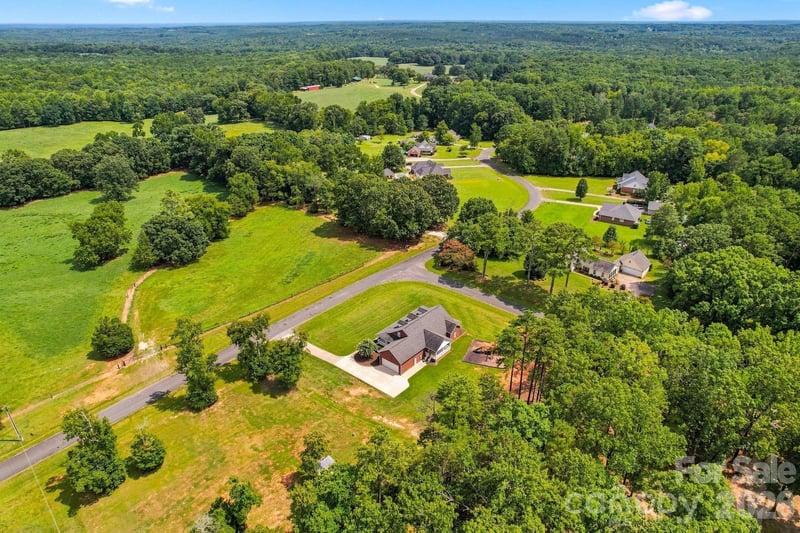 1134 Oakwood Dr, Chester, SC 29706