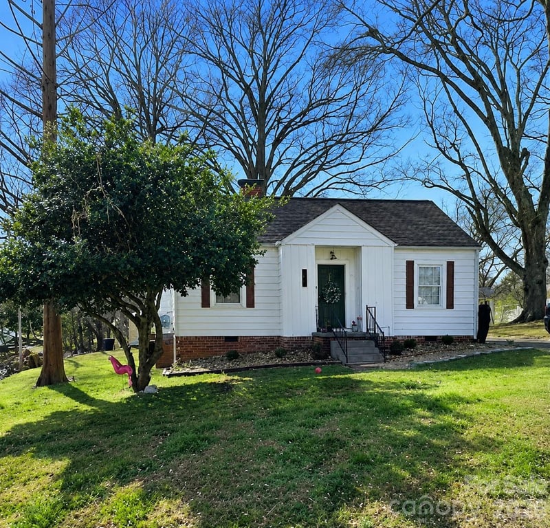 506 S Cedar St, Lincolnton, NC 28092