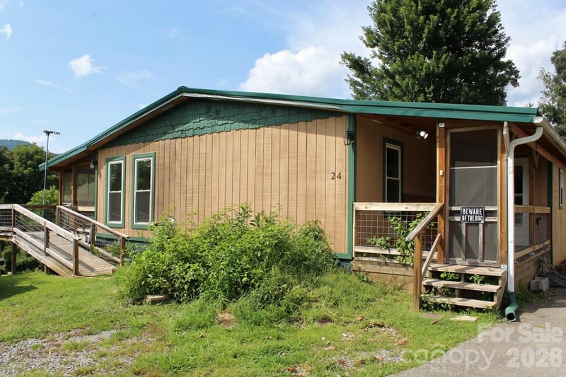 24 Karis Ln, Clyde, NC 28721