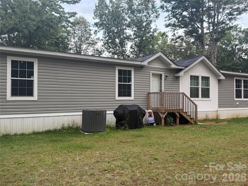 818 Poison Cove Rd, Clyde, NC 28721