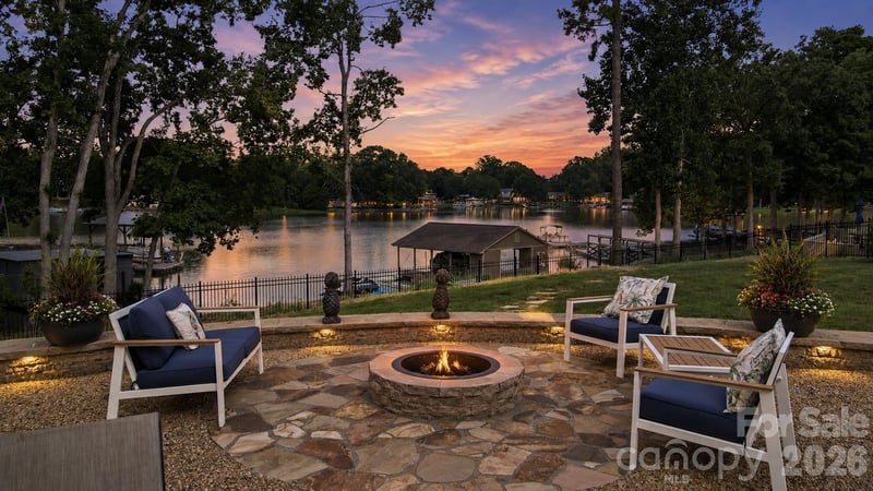 1920 Marlin Dr, Lake Wylie, SC 29710