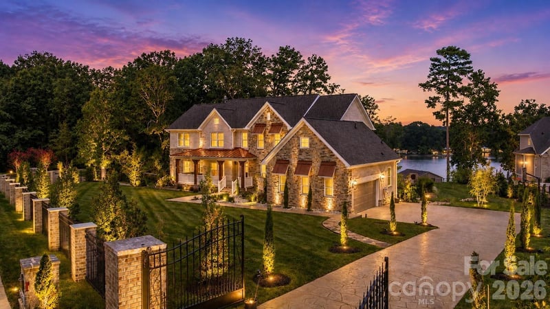 1920 Marlin Dr, Lake Wylie, SC 29710