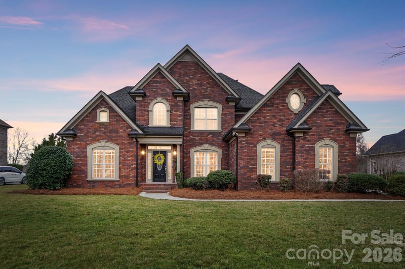 5507 Two Iron Dr, Matthews, NC 28104