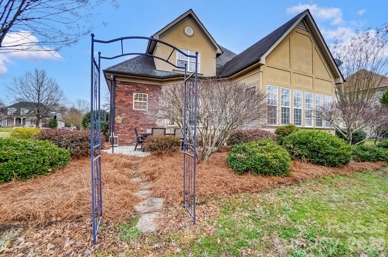 5507 Two Iron Dr, Matthews, NC 28104
