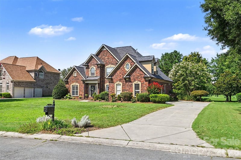 5507 Two Iron Dr, Matthews, NC 28104