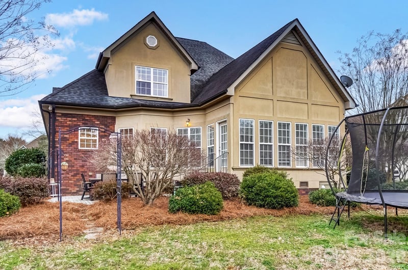 5507 Two Iron Dr, Matthews, NC 28104