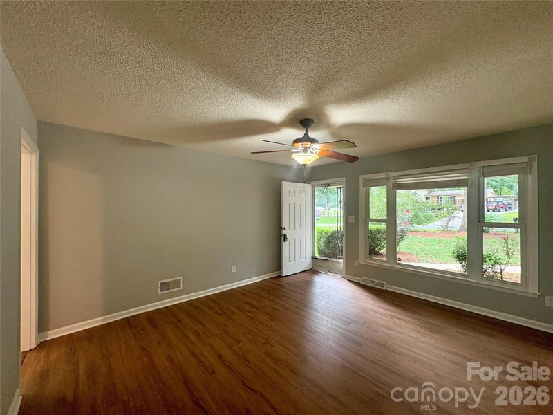 109 Holly Dr, Mount Holly, NC 28120