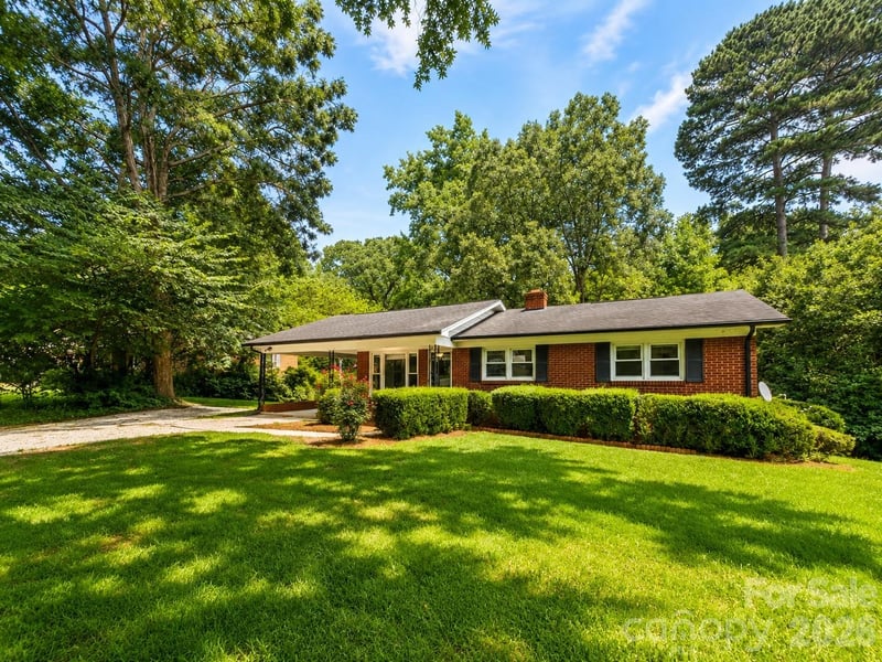 109 Holly Dr, Mount Holly, NC 28120