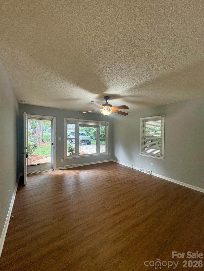 109 Holly Dr, Mount Holly, NC 28120