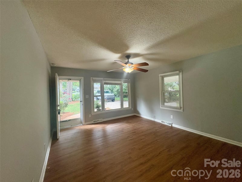109 Holly Dr, Mount Holly, NC 28120