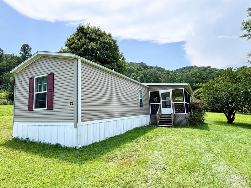 72 S Greenleaf Rd, Hendersonville, NC 28739