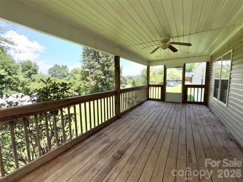 72 S Greenleaf Rd, Hendersonville, NC 28739