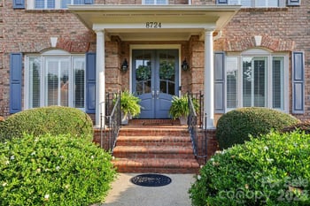 8724 Suninghurst Ln, Charlotte, NC 28277