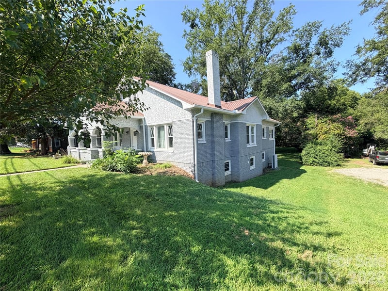 2709 N Main Ave, Newton, NC 28658