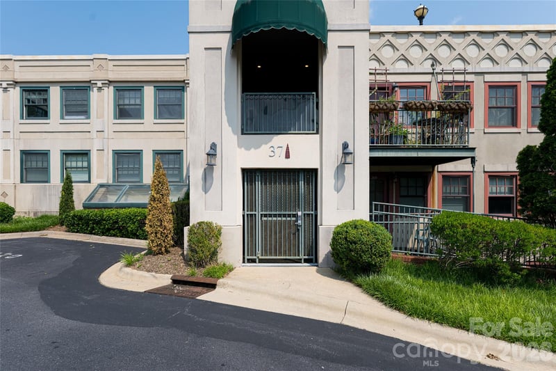 37 Hiawassee St #W203, Asheville, NC 28801