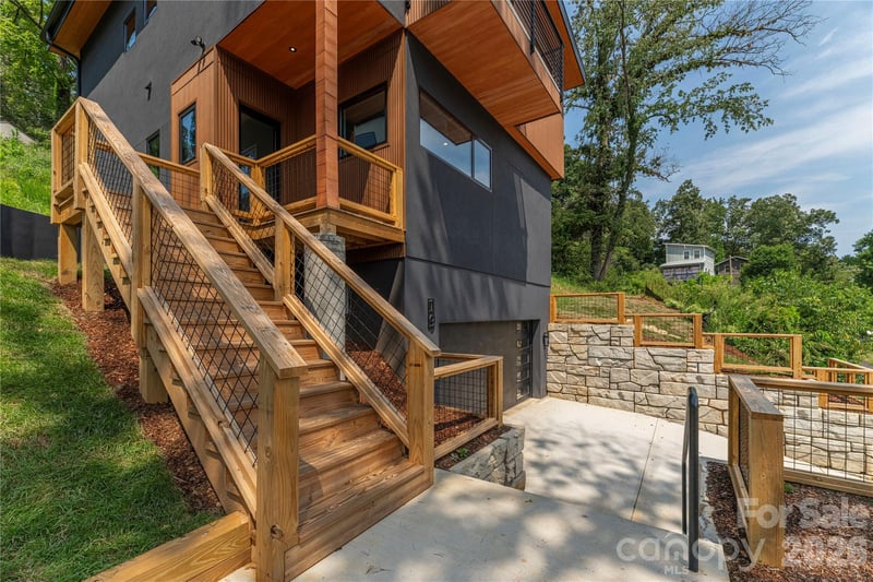 19 Woodbine Rd, Asheville, NC 28804