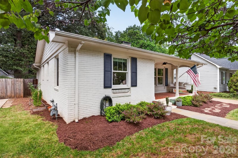 1911 Club Rd, Charlotte, NC 28205