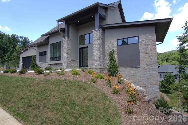 47 Versailles Ln, Asheville, NC 28804