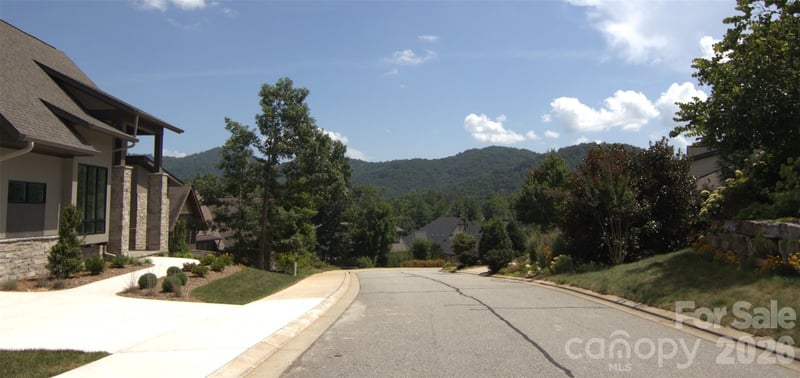47 Versailles Ln, Asheville, NC 28804