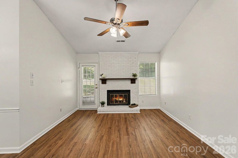 2208 Pinebrook Cir, Charlotte, NC 28208