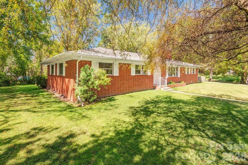 10 Meadowview Rd, Asheville, NC 28804