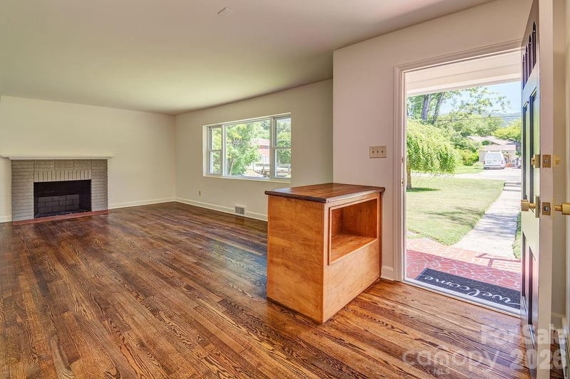 10 Meadowview Rd, Asheville, NC 28804