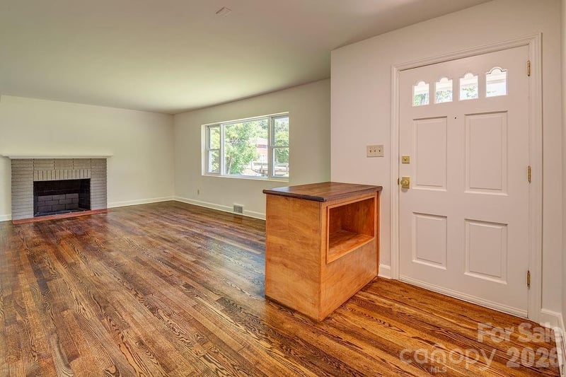 10 Meadowview Rd, Asheville, NC 28804
