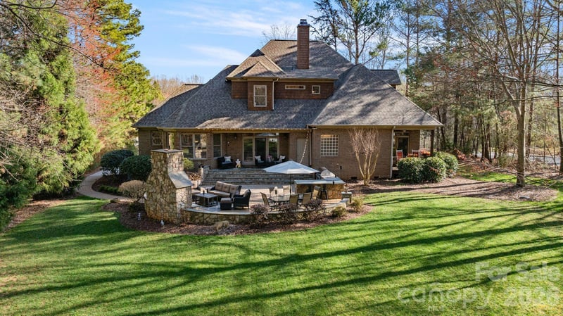 2379 Metcalf Dr, Sherrills Ford, NC 28673