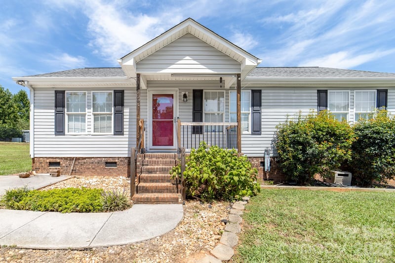 3009 Drake Dr, Stanley, NC 28164