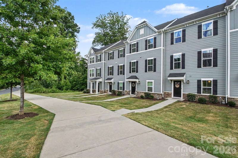 4518 Valley Walk Dr, Charlotte, NC 28216