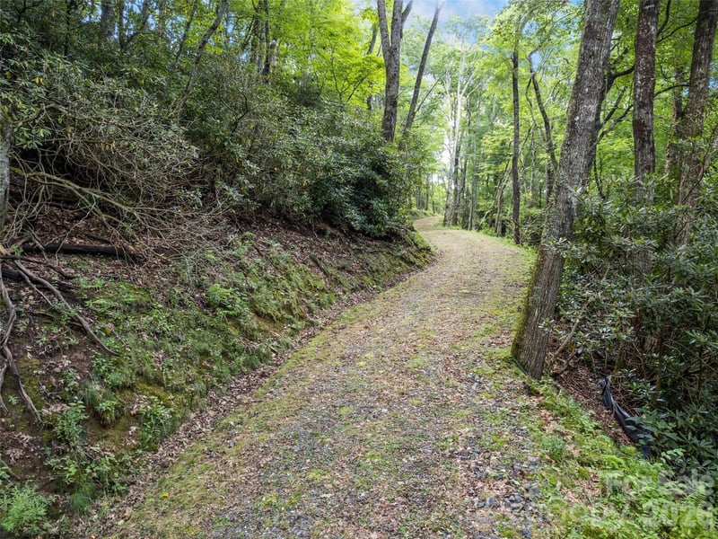 000 Wagon Trail Rd, Maggie Valley, NC 28751