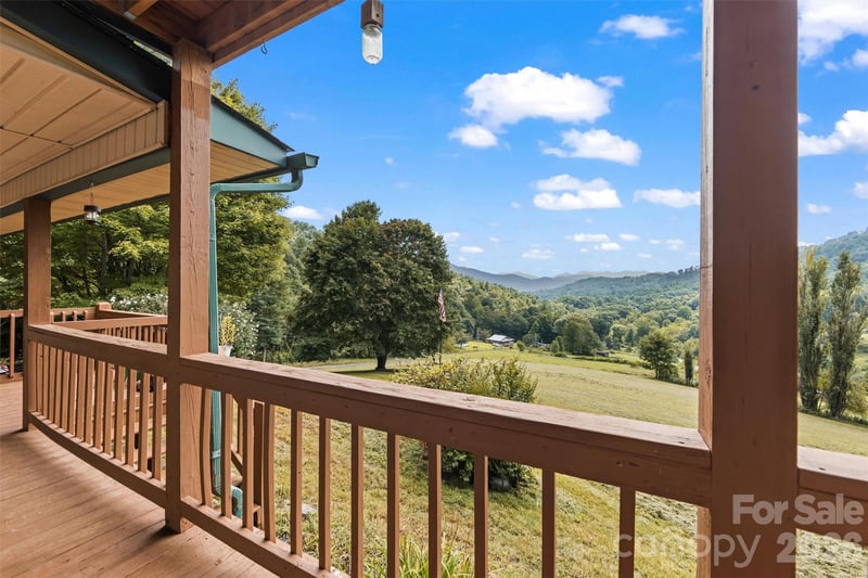 263 Pilgrims Ln, Burnsville, NC 28714