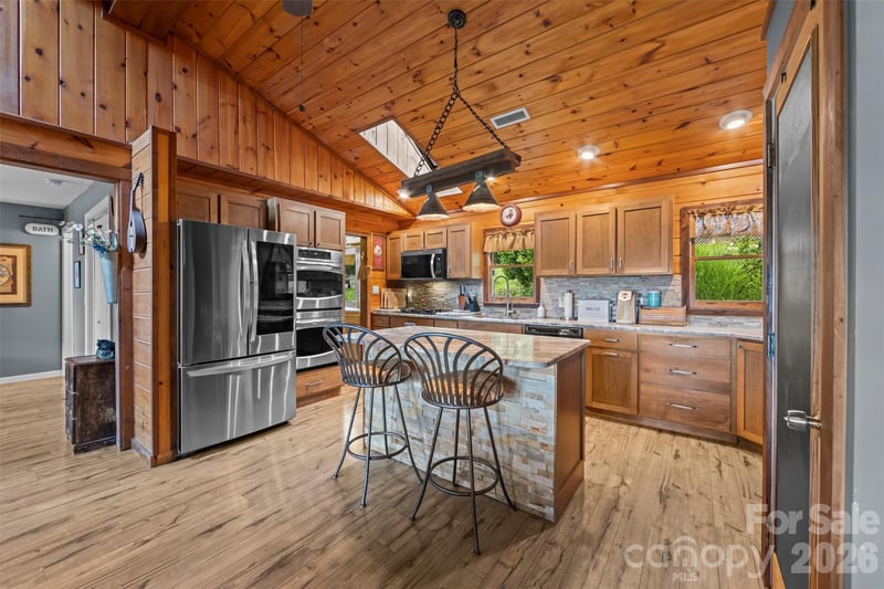 263 Pilgrims Ln, Burnsville, NC 28714