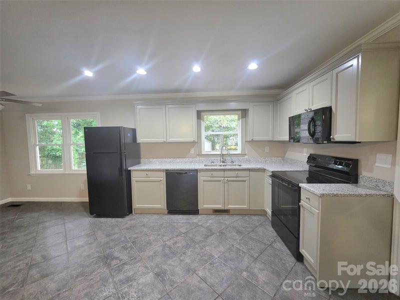 733 Crestwood Ave, Gastonia, NC 28054