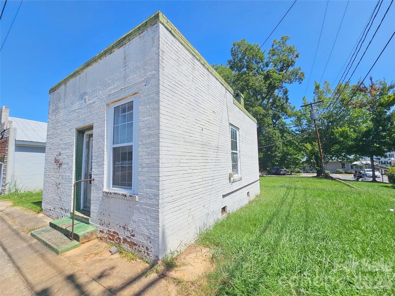 4 Roosevelt St N, York, SC 29745