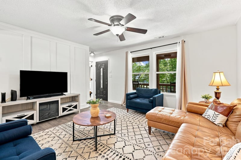 24 Oakwood Rd, Candler, NC 28715