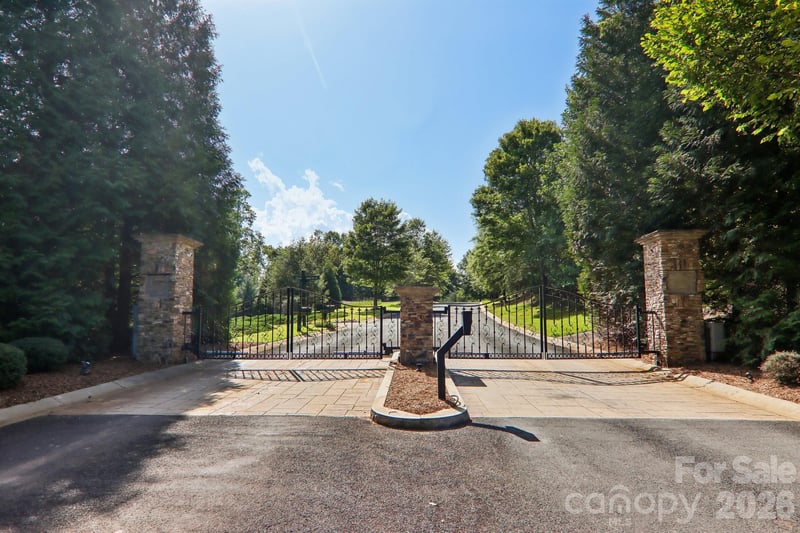 35 Mountain Pw, Mill Spring, NC 28756