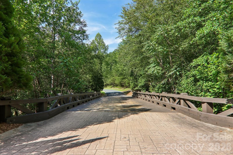 35 Mountain Pw, Mill Spring, NC 28756