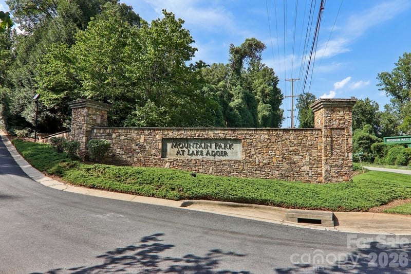 35 Mountain Pw, Mill Spring, NC 28756