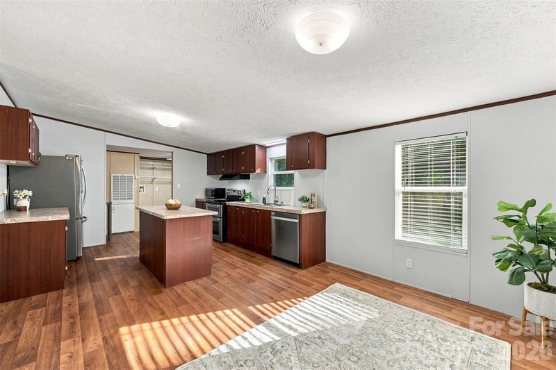 4782 29th Street Dr NE, Hickory, NC 28601