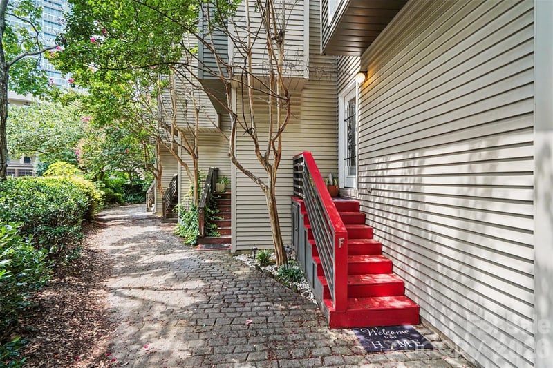 415 W 7th St #F, Charlotte, NC 28202