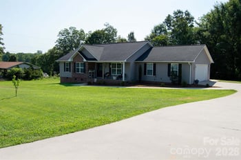 2422 23rd Street Dr NE, Hickory, NC 28601